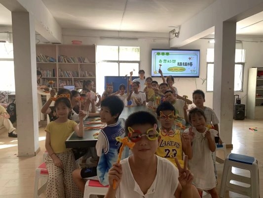 七彩假期“予爱童行”志愿服务队点亮乡村教育之光,创意课堂与文化探索并行